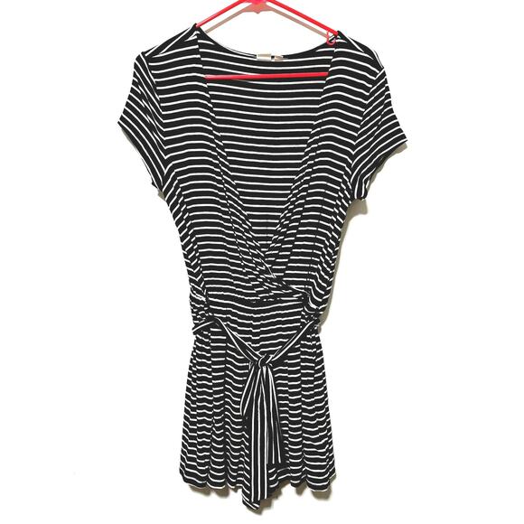 Gap Romper Women's Size M Black/White Stripes Belted Stretch Nautical Casual - Picture 1 of 6